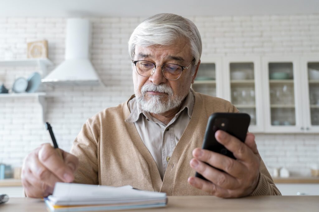 smartphone guide seniors, senior essentials, senior wellness, elderly lifestyle