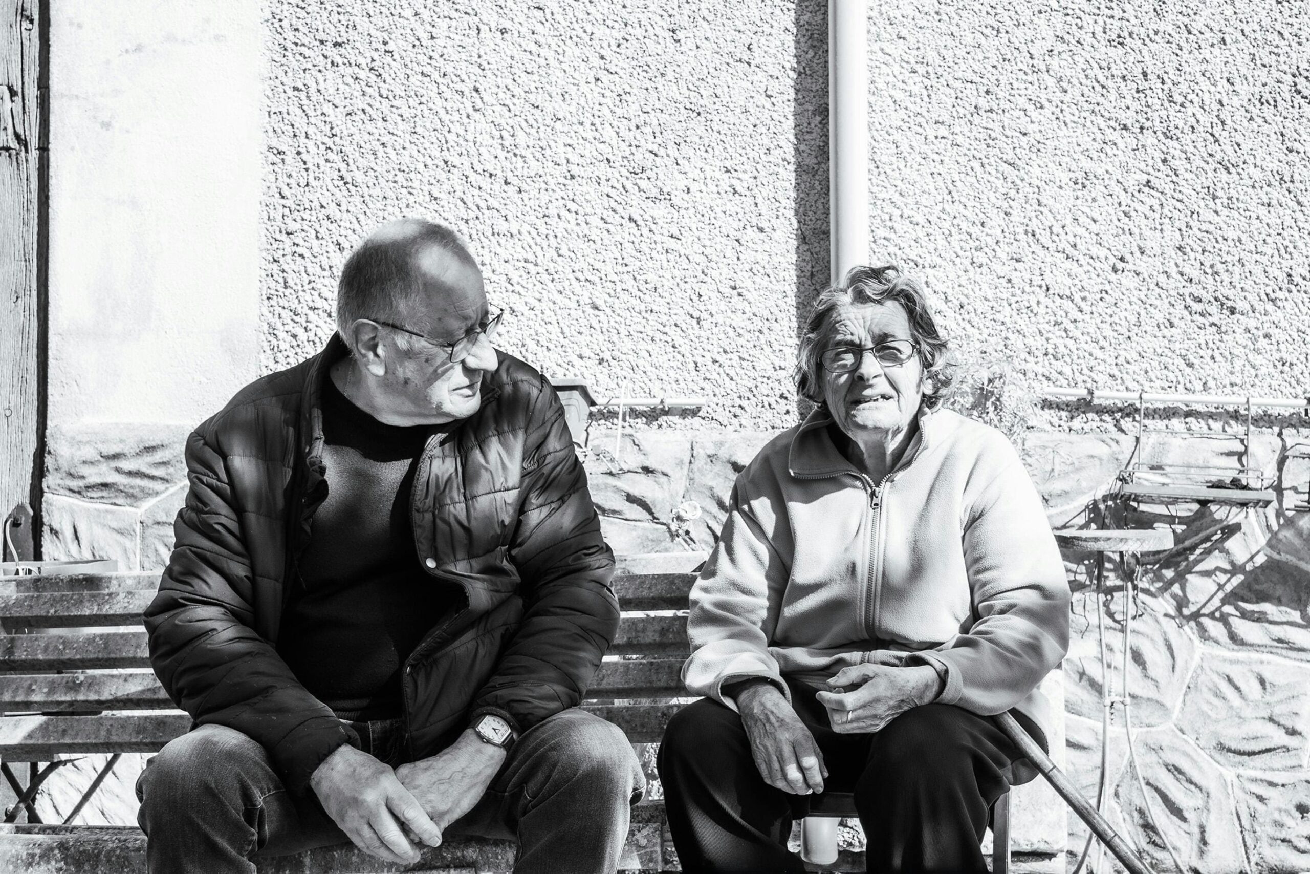 Senior-friendly visual representing maintain friendships elderly.