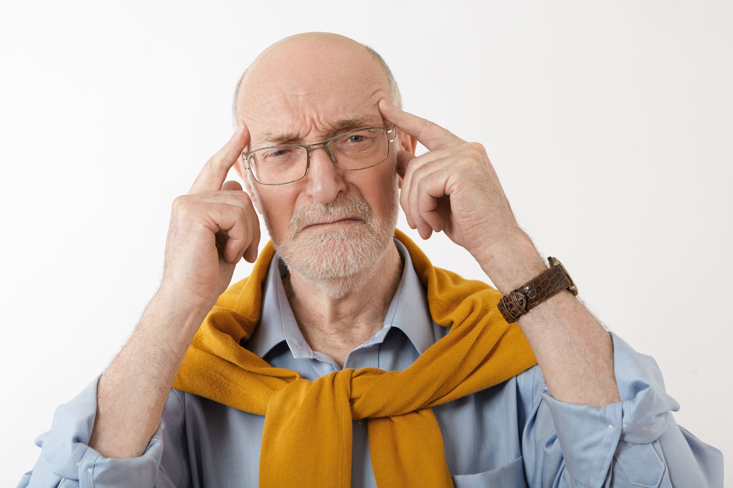 Senior-friendly visual representing brain fog seniors.